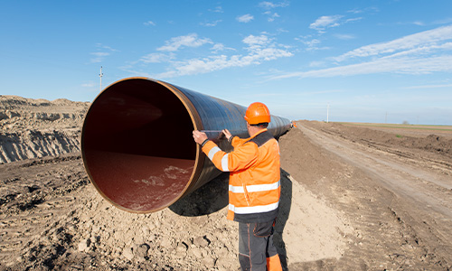 Instalación de tubería para proyectos de alcantarillado, parte de nuestros servicios de consultoría en infraestructura hidráulica.