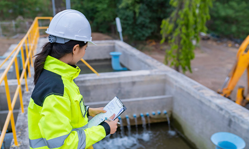 Supervisión de procesos en planta de tratamiento de agua, con servicios de consultoría especializados en el saneamiento y potabilización del agua.