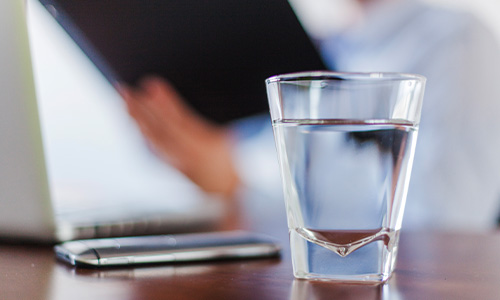 El agua potable como base en nuestros servicios de consultoría, enfocados en la gestión y tratamiento eficiente de recursos hídricos.